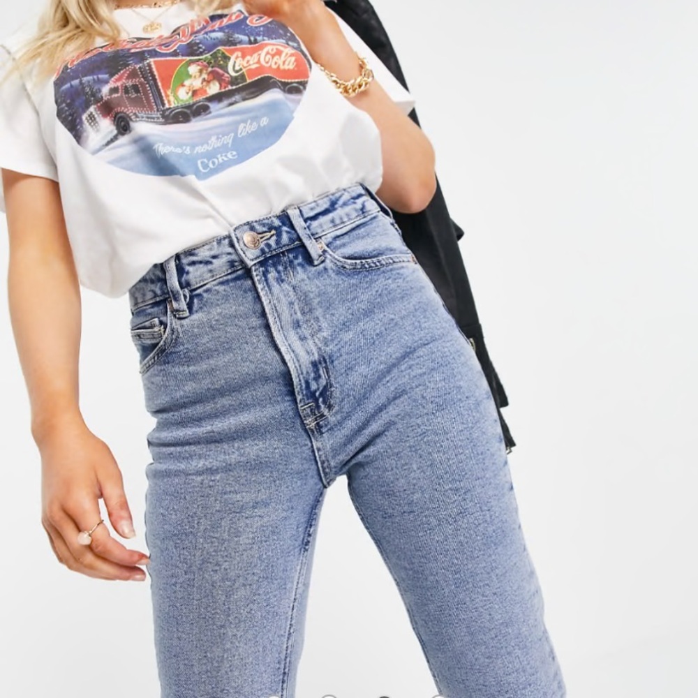 Stradivarius Mom Slim Fit Light Wash Straight Leg Jeans Women Size 6